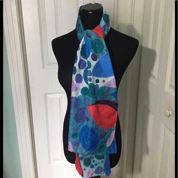 Beautiful silk scarf - Picture 1 of 2